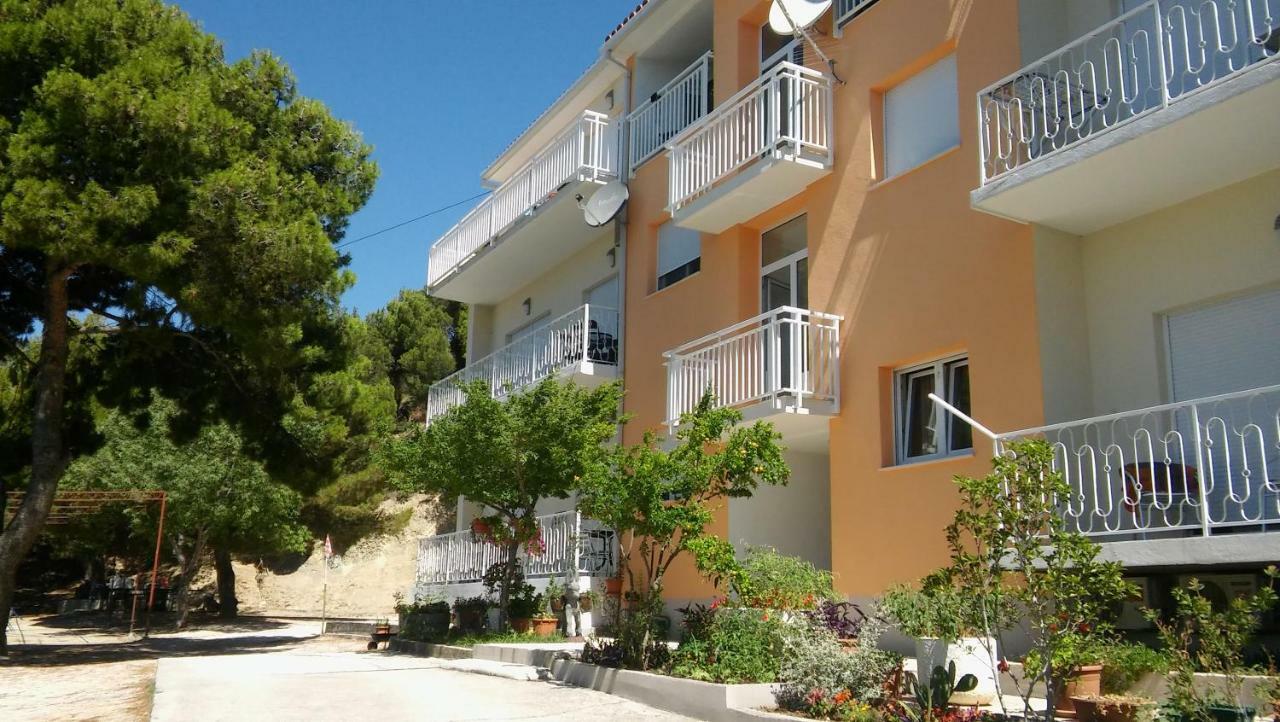 Apartmani Branko Vojnovic Omis Exterior photo